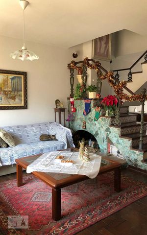 Casa à venda com 295m², 4 quartos e 3 vagas Casa à venda com 295m², 4 quartos e 3 vagasSala