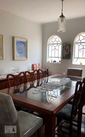 Casa à venda com 295m², 4 quartos e 3 vagas Casa à venda com 295m², 4 quartos e 3 vagasSala