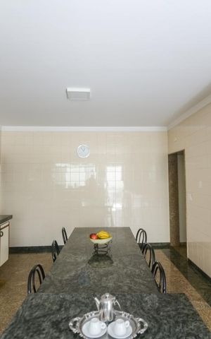 Casa à venda com 530m², 4 quartos e 3 vagas Casa à venda com 530m², 4 quartos e 3 vagasCozinha