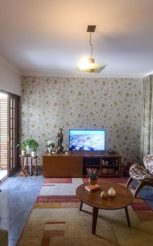 Casa à venda com 530m², 4 quartos e 3 vagas Casa à venda com 530m², 4 quartos e 3 vagasSala