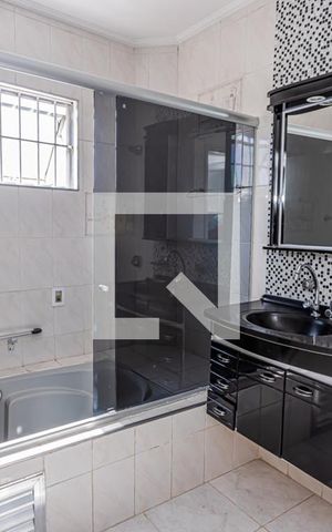 Casa para alugar com 110m², 3 quartos e 1 vaga Casa para alugar com 110m², 3 quartos e 1 vagaBanheiro