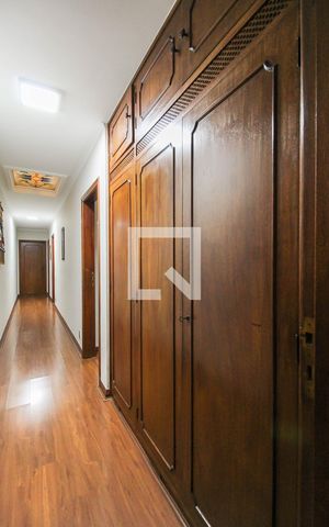 Casa à venda com 267m², 3 quartos e 4 vagas Casa à venda com 267m², 3 quartos e 4 vagasArmário do Corredor