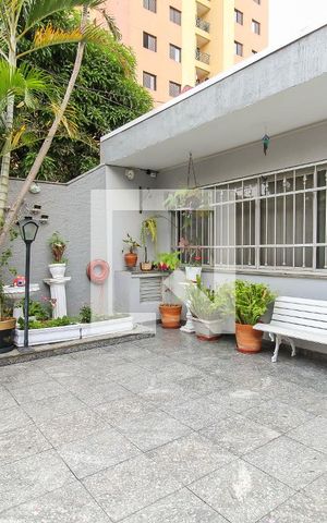 Casa à venda com 267m², 3 quartos e 4 vagas Casa à venda com 267m², 3 quartos e 4 vagasGaragem