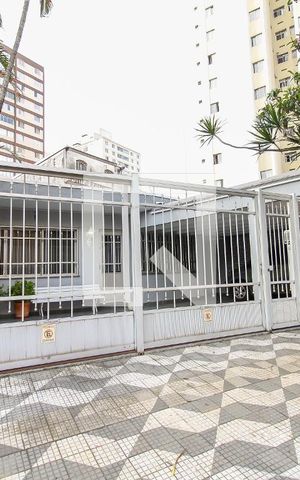 Casa à venda com 267m², 3 quartos e 4 vagas Casa à venda com 267m², 3 quartos e 4 vagasFachada