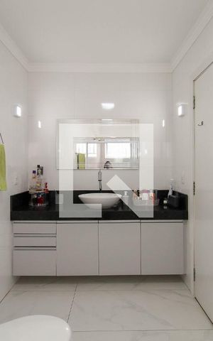 Casa à venda com 267m², 3 quartos e 4 vagas Casa à venda com 267m², 3 quartos e 4 vagasBanheiro da Suíte
