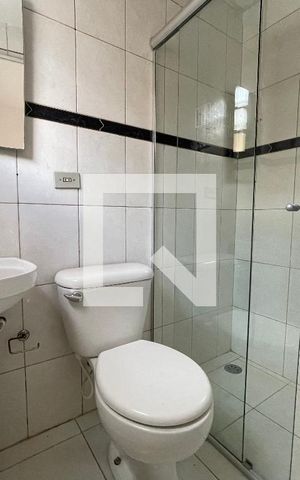 Casa para alugar com 20m², 1 quarto e sem vaga Casa para alugar com 20m², 1 quarto e sem vagaBanheiro