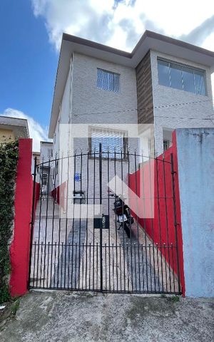 Casa para alugar com 20m², 1 quarto e sem vaga Casa para alugar com 20m², 1 quarto e sem vagaFachada
