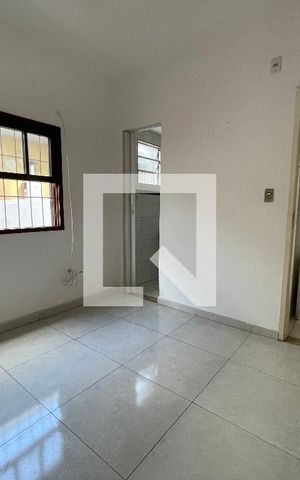 Casa para alugar com 20m², 1 quarto e sem vaga Casa para alugar com 20m², 1 quarto e sem vagaQuarto