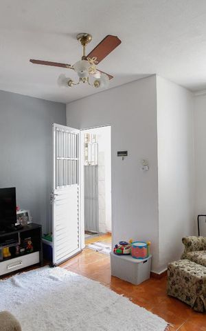Casa à venda com 210m², 5 quartos e 2 vagas Casa à venda com 210m², 5 quartos e 2 vagasSala 1