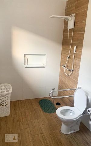 Casa à venda com 350m², 2 quartos e 2 vagasBanheiro 2
