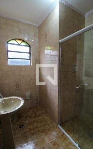 Casa à venda com 224m², 3 quartos e 3 vagas Casa à venda com 224m², 3 quartos e 3 vagasBanheiro