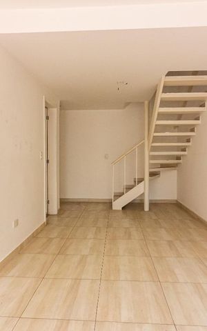 Casa de condomínio à venda com 80m², 2 quartos e 2 vagasSala
