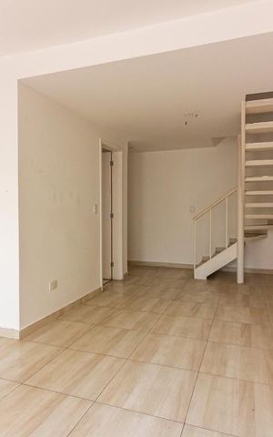 Casa de condomínio à venda com 80m², 2 quartos e 2 vagasSala