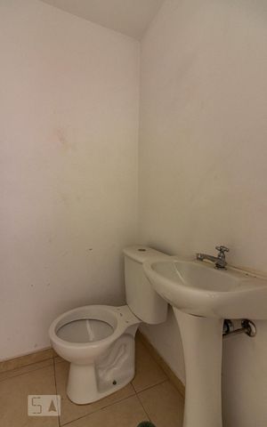 Casa de condomínio à venda com 80m², 2 quartos e 2 vagasLavabo