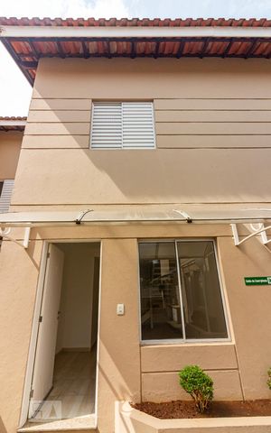 Casa de condomínio à venda com 80m², 2 quartos e 2 vagasFachada