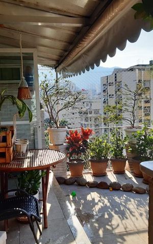 Apartamento à venda com 143m², 3 quartos e 1 vaga Apartamento à venda com 143m², 3 quartos e 1 vagaVaranda