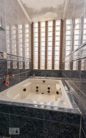 Casa à venda com 150m², 3 quartos e 2 vagasBanheiro suíte 