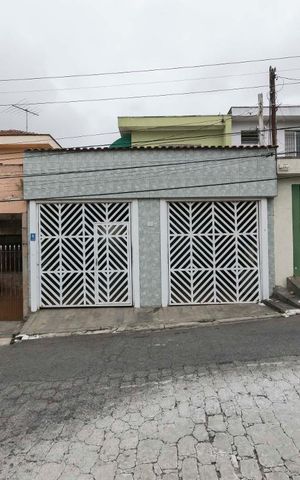 Casa para alugar com 250m², 4 quartos e 4 vagasFachada