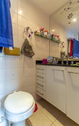 Apartamento à venda com 73m², 3 quartos e 1 vaga Apartamento à venda com 73m², 3 quartos e 1 vagaBanheiro da Suíte