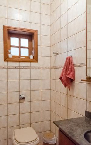 Casa à venda com 250m², 4 quartos e 3 vagas Casa à venda com 250m², 4 quartos e 3 vagasLavabo