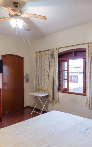 Casa à venda com 250m², 4 quartos e 3 vagas Casa à venda com 250m², 4 quartos e 3 vagasSuite