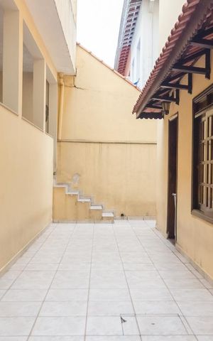 Casa à venda com 250m², 4 quartos e 3 vagas Casa à venda com 250m², 4 quartos e 3 vagasÁrea de serviço