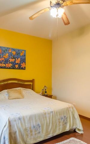 Casa à venda com 250m², 4 quartos e 3 vagas Casa à venda com 250m², 4 quartos e 3 vagasSuite