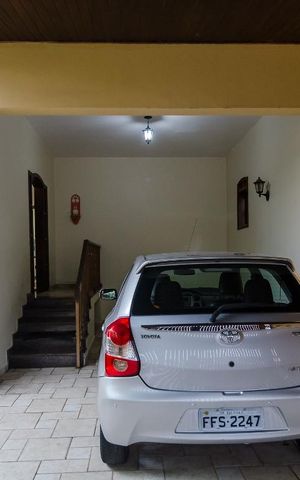 Casa à venda com 250m², 4 quartos e 3 vagas Casa à venda com 250m², 4 quartos e 3 vagasGaragem