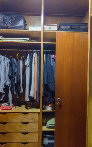 Casa à venda com 250m², 4 quartos e 3 vagas Casa à venda com 250m², 4 quartos e 3 vagasCloset da Suite
