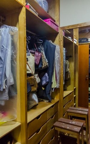 Casa à venda com 250m², 4 quartos e 3 vagas Casa à venda com 250m², 4 quartos e 3 vagasCloset da Suite