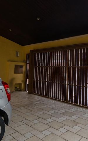 Casa à venda com 250m², 4 quartos e 3 vagas Casa à venda com 250m², 4 quartos e 3 vagasGaragem