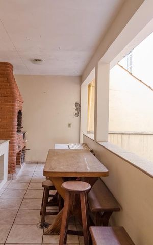 Casa à venda com 250m², 4 quartos e 3 vagas Casa à venda com 250m², 4 quartos e 3 vagasChurrasqueira