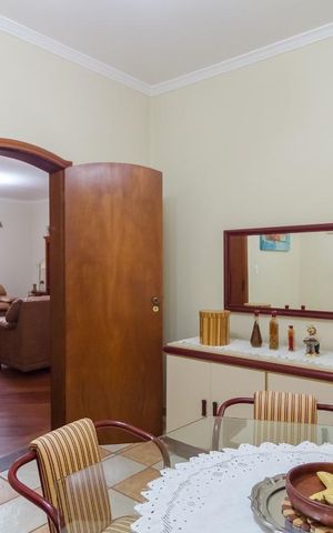 Casa à venda com 250m², 4 quartos e 3 vagas Casa à venda com 250m², 4 quartos e 3 vagasSala de jantar