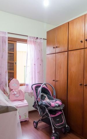 Casa à venda com 250m², 4 quartos e 3 vagas Casa à venda com 250m², 4 quartos e 3 vagasQuarto 4