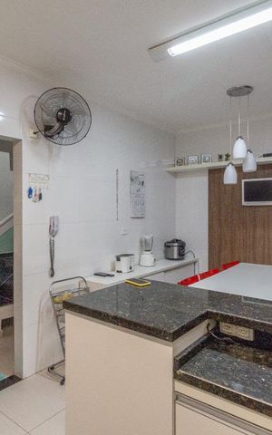 Casa à venda com 200m², 3 quartos e 7 vagas Casa à venda com 200m², 3 quartos e 7 vagasCozinha