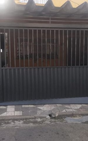 Casa à venda com 122m², 3 quartos e 3 vagas Casa à venda com 122m², 3 quartos e 3 vagasFachada