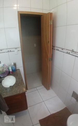 Casa à venda com 122m², 3 quartos e 3 vagas Casa à venda com 122m², 3 quartos e 3 vagasBanheiro