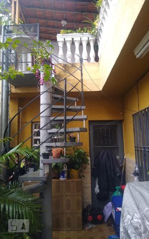 Casa à venda com 122m², 3 quartos e 3 vagas Casa à venda com 122m², 3 quartos e 3 vagasCorredor