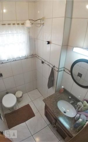 Casa à venda com 122m², 3 quartos e 3 vagas Casa à venda com 122m², 3 quartos e 3 vagasBanheiro