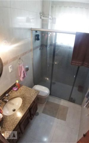 Casa à venda com 122m², 3 quartos e 3 vagas Casa à venda com 122m², 3 quartos e 3 vagasBanheiro