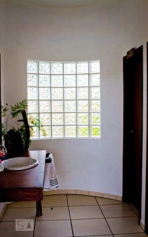 Casa para alugar com 300m², 4 quartos e 8 vagas