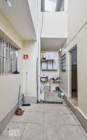 Casa à venda com 215m², 4 quartos e 1 vaga Casa à venda com 215m², 4 quartos e 1 vagaLavanderia