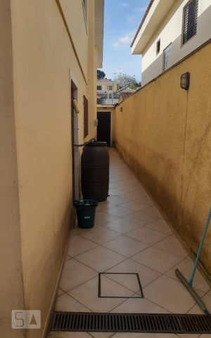 Casa à venda com 192m², 4 quartos e 2 vagas Casa à venda com 192m², 4 quartos e 2 vagasCorredor Externo