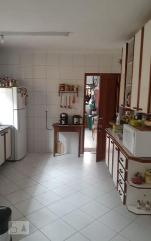 Casa à venda com 192m², 4 quartos e 2 vagas Casa à venda com 192m², 4 quartos e 2 vagasCOzinha