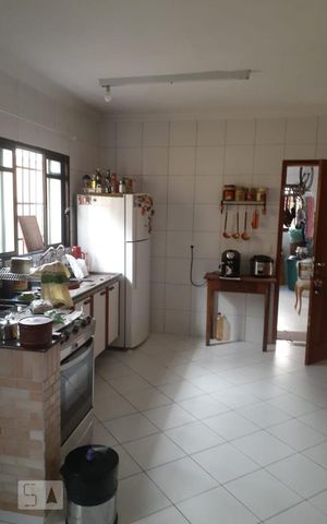 Casa à venda com 192m², 4 quartos e 2 vagas Casa à venda com 192m², 4 quartos e 2 vagasCozinha