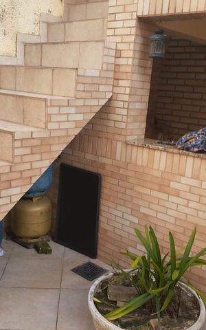 Casa à venda com 192m², 4 quartos e 2 vagas Casa à venda com 192m², 4 quartos e 2 vagasArea externa