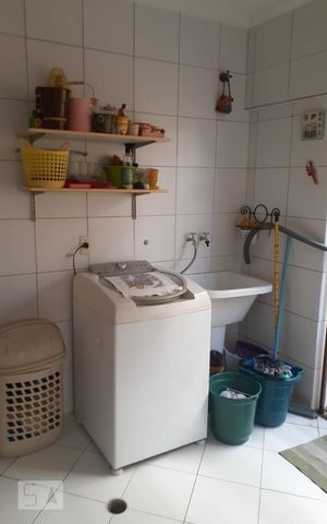 Casa à venda com 192m², 4 quartos e 2 vagas Casa à venda com 192m², 4 quartos e 2 vagasArea de Serviço