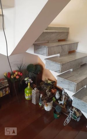 Casa à venda com 192m², 4 quartos e 2 vagas Casa à venda com 192m², 4 quartos e 2 vagasSala