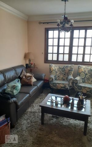 Casa à venda com 192m², 4 quartos e 2 vagas Casa à venda com 192m², 4 quartos e 2 vagasSala