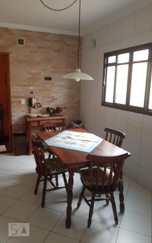 Casa à venda com 192m², 4 quartos e 2 vagas Casa à venda com 192m², 4 quartos e 2 vagasCozinha